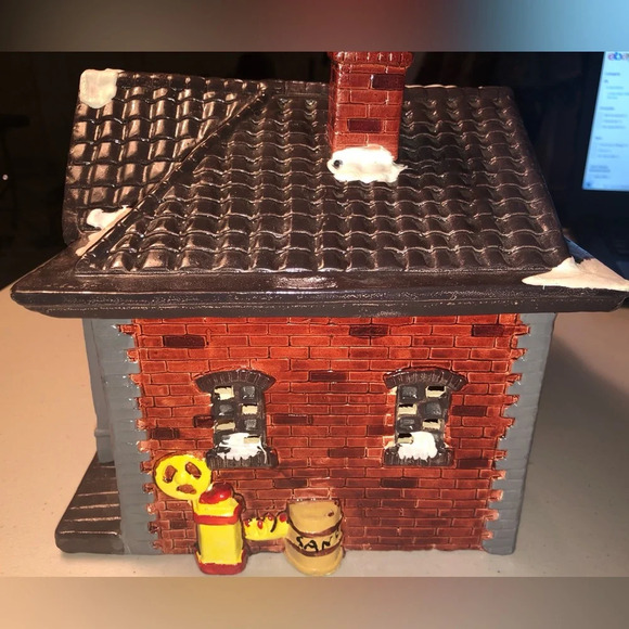 Vintage Yuletide Fire Station Christmas Village Decor 1988 - Picture 2 of 8